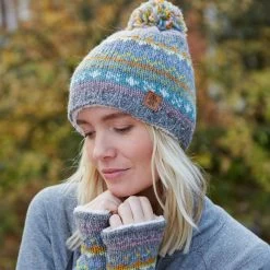 Pachamama Women's Braemar Bobble Beanie - Grey Fairisle
