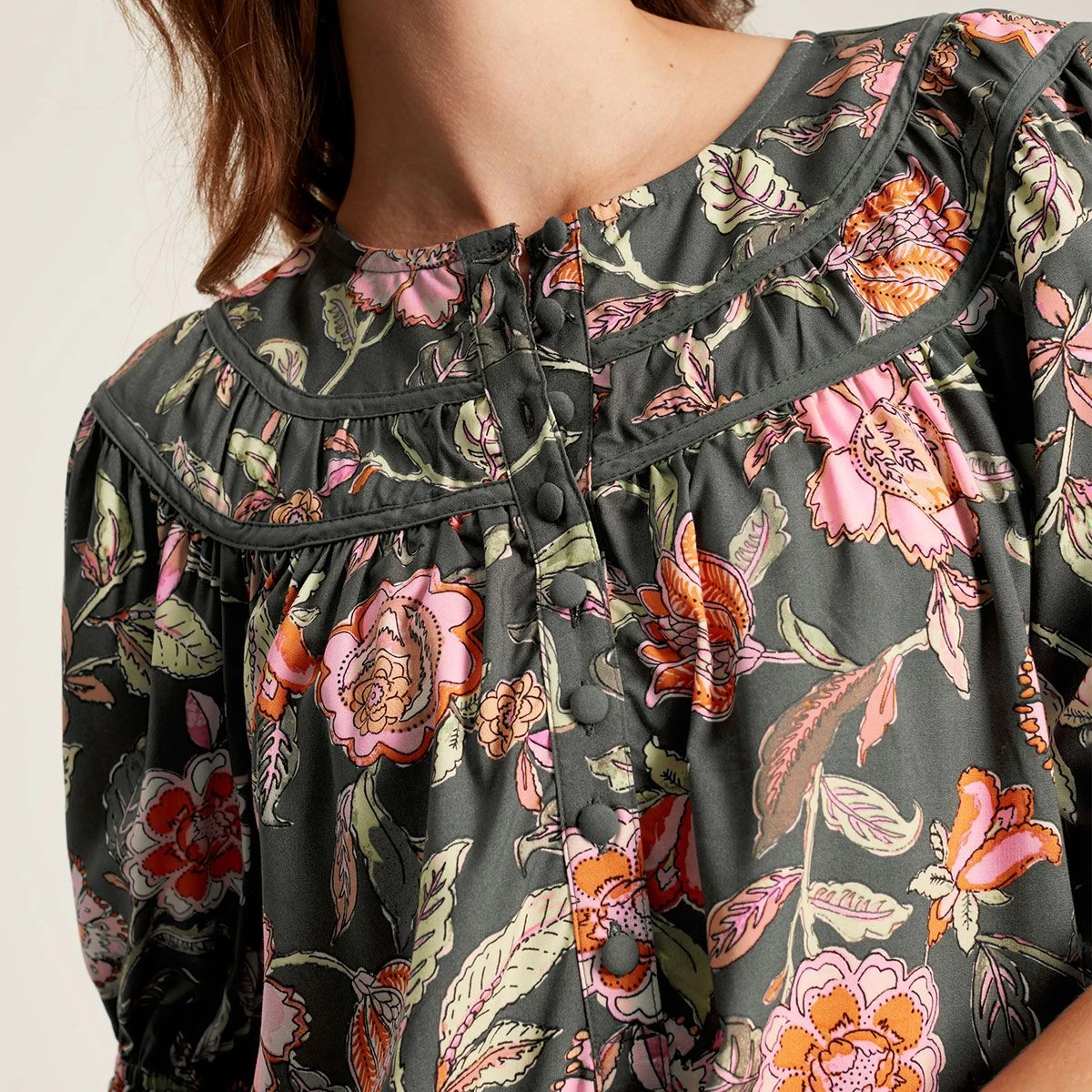 Joules Women's Eloisa Blouse - Grey Floral 2 Joules Women's Eloisa Blouse - Grey Floral - Image 2