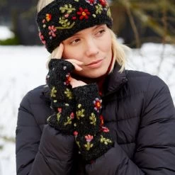 Pachamama Women's Lugano Handwarmers - Charcoal