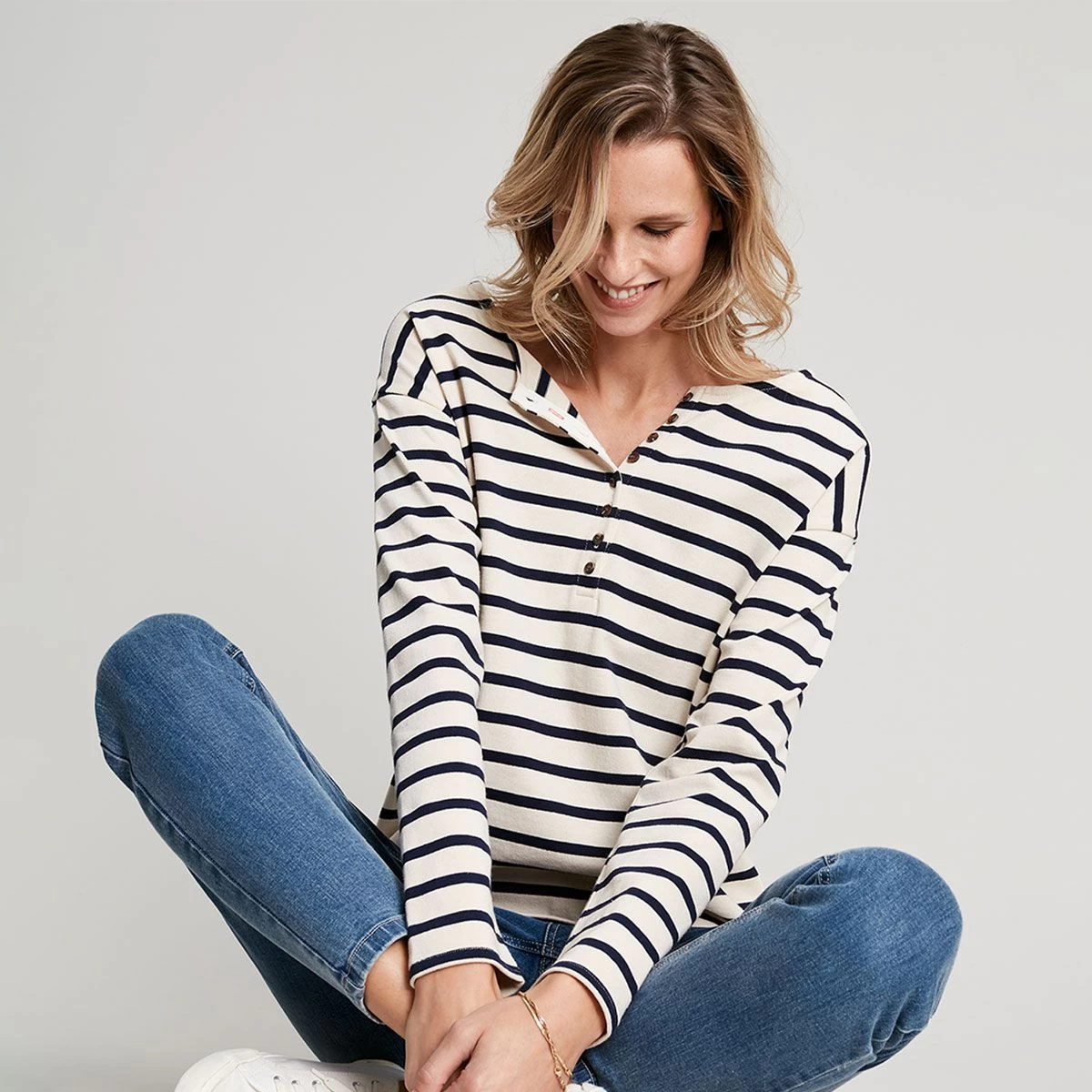 Joules Women's Olive Long Sleeve Henley Top - Navy Creme Stripe 4 Joules Women's Olive Long Sleeve Henley Top - Navy Creme Stripe - Image 4