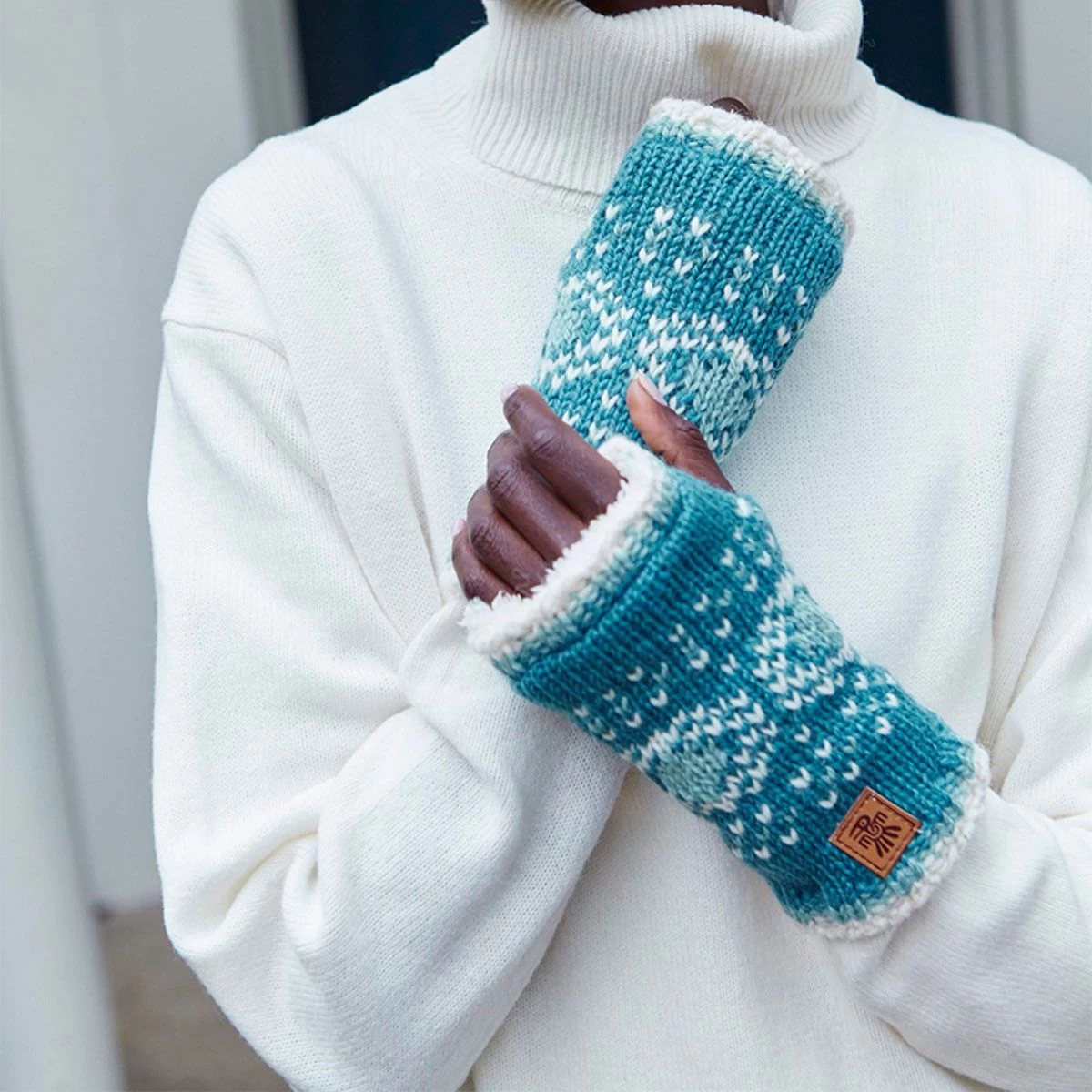 Pachamama Women's Pentle Bay Handwarmers 3 Pachamama Women's Pentle Bay Handwarmers - Image 3