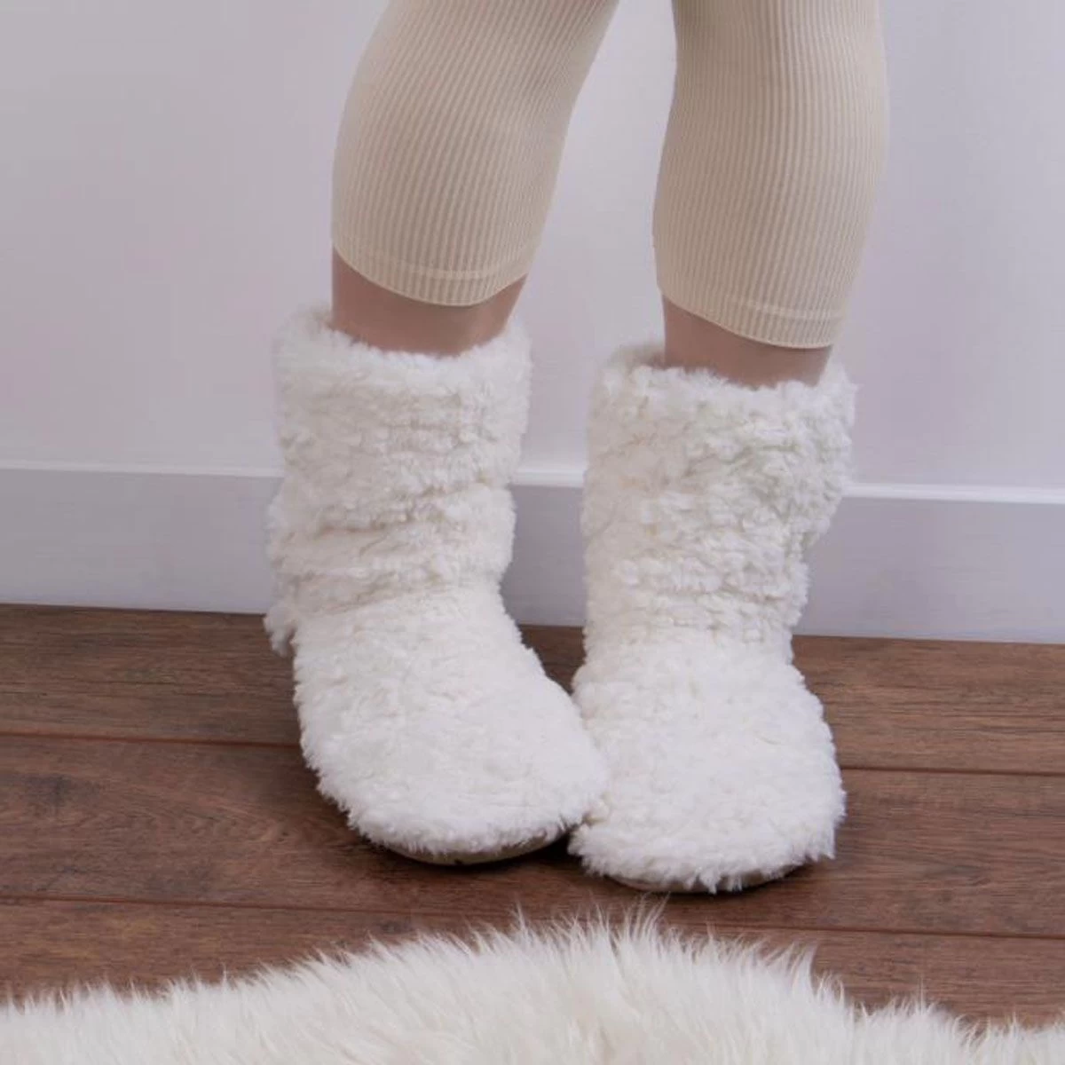 Totes Women’s Faux Fur Slipper Socks - Cream 5 Totes Women’s Faux Fur Slipper Socks - Cream - Image 5